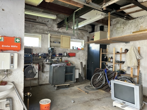 Wohnungspaket – 2 Wohnungen, davon 1 WE vermietet, mit Garage in ruhiger Lage! Nähe VW Mosel! - große Garage (1981)