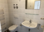 Badezimmer mit Dusche
