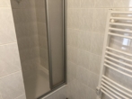 Badezimmer mit Dusche