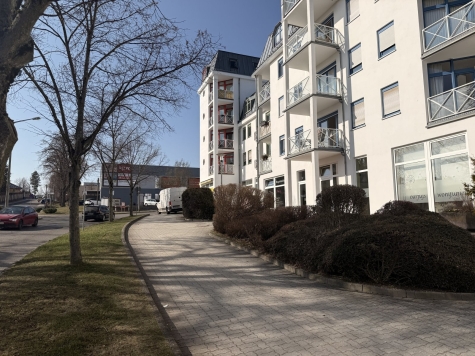 Zentrumsnahe Gewerbeeinheit mit zwei Stellplätzen in Freiberg! - Straßenansicht (6612)