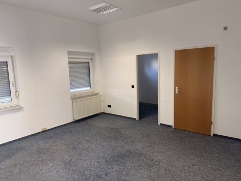Zentrumsnahe Gewerbeeinheit mit zwei Stellplätzen in Freiberg! - Bürofläche 3 (6621)