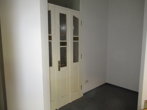 kleine Büroinheit zentrumsnah – sofort nutzbar - Eingang vom Haus aus (41)