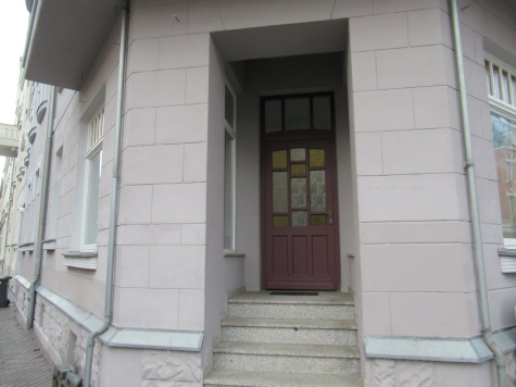 kleine Büroinheit zentrumsnah – sofort nutzbar - Straßeneingang (37)