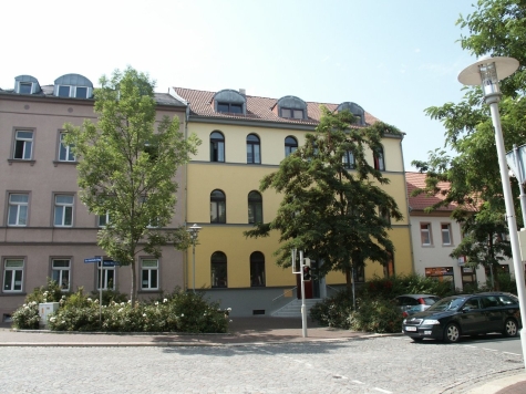 Ab 1.1.27! Zentrumsnahe, moderne Büroräume mit Balkon u. zwei Carport-Stellplätzen! - Hausansicht (7485)