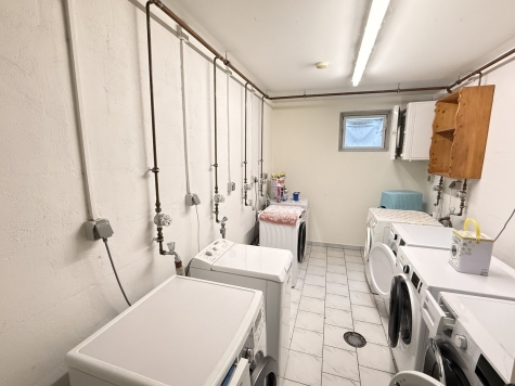 4-Raumwohnung mit Terrasse, Gäste-WC u. TG-Stpl. in ruhiger Lage! Leerstand! - Waschmaschienenraum (7644)