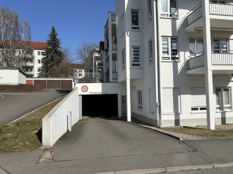 4-Raumwohnung mit Terrasse, Gäste-WC u. TG-Stpl. in ruhiger Lage! Leerstand! - Zufahrt Tiefgarage (7646)