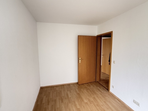 4-Raumwohnung mit Terrasse, Gäste-WC u. TG-Stpl. in ruhiger Lage! Leerstand! - Schlafzimmer (7638)