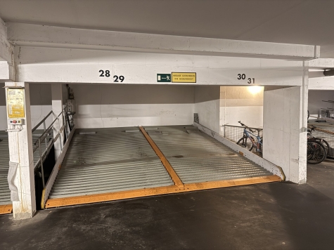 4-Raumwohnung mit Terrasse, Gäste-WC u. TG-Stpl. in ruhiger Lage! Leerstand! - Doppelparker Stellplatz (7643)