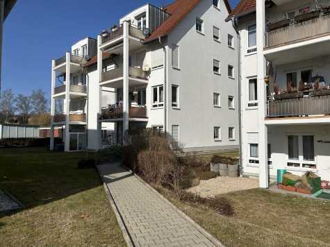 4-Raumwohnung mit Terrasse, Gäste-WC u. TG-Stpl. in ruhiger Lage! Leerstand! - Außenanlage (7649)