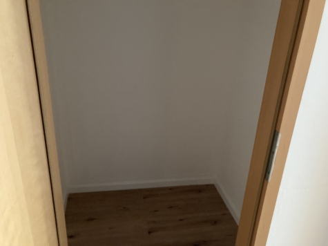 Ab 1.12.! 4-Raum-Wohnung mit Tageslichtbad, Terrasse und Carportstellpl.! - Abstellraum (13335)