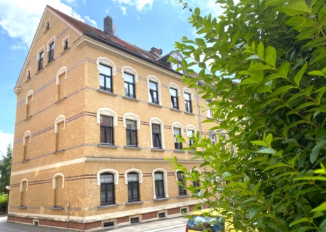 Ab 1.12.! 4-Raum-Wohnung mit Tageslichtbad, Terrasse und Carportstellpl.! - Außenansicht (13325)